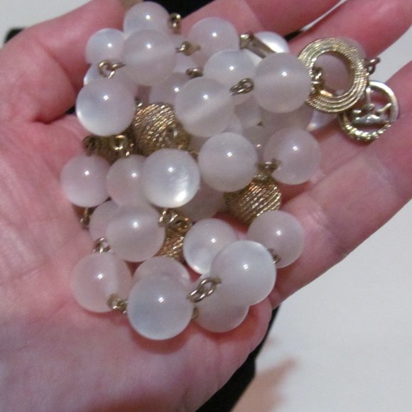 Rare Crown Trifari moonstone bead necklace signed - Picture 2 of 4